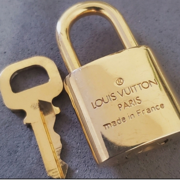 LOUIS VUITTON Authentic Lock Key Set Polished Chain Necklace Bracelet - Picture 5 of 12